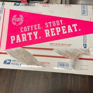 Got my 11th pink flag 😌💕☺️ I just love mail days